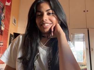 Spin around, show outfit [23 tokens remaining]