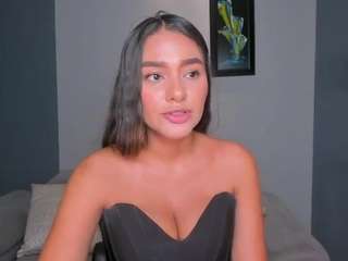 Live webcam model sophiewatson on Soda Cams