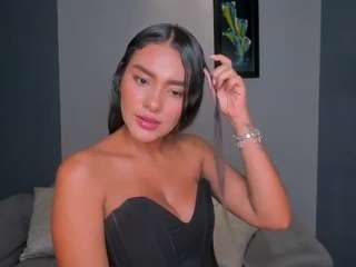 Live webcam model sophiewatson on Soda Cams