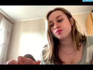 Live webcam model yvettelabarbara on Soda Cams