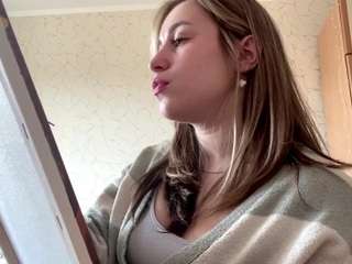 yvettelabarbara Live Webcam on CamSoda