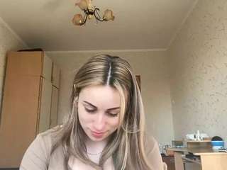 yvettelabarbara's CamSoda show and profile