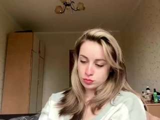 yvettelabarbara Live Webcam on CamSoda