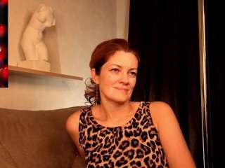 Julia-Suny live cam preview