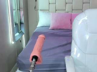 Live webcam model miacamille on Soda Cams