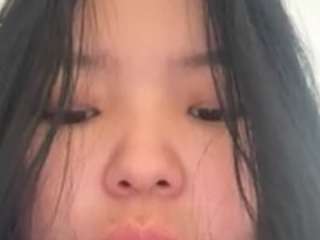 Live webcam model ronacutie on Soda Cams