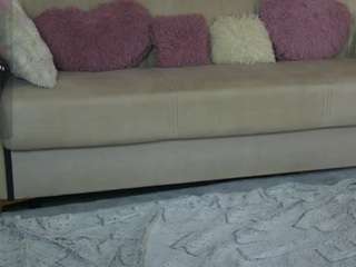 le modèle sabrinedivine est en webcam porno dans un show sur le site camsoda, il possède les tags suivants: amateur,black hair,blowjob,doggy style,erotic dance,fingering,normal,hd,milf,small tits