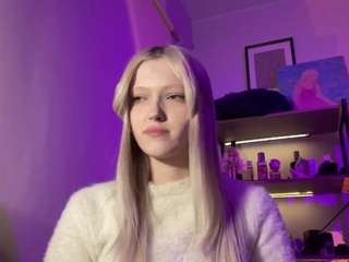 suzansmrekar's CamSoda show and profile