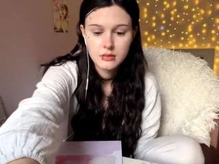 Live webcam model denishadearmore on Soda Cams