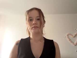 Live cam show with Lily