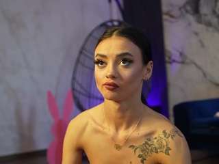 Live webcam model rachelraveee on Soda Cams