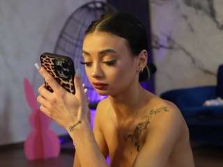 Live webcam model rachelraveee on Soda Cams