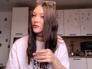 Live webcam model shellamagallon on Soda Cams