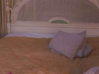 CarrieCapezzuto live webcam show