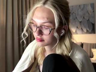 dorthycalabretta's CamSoda show and profile