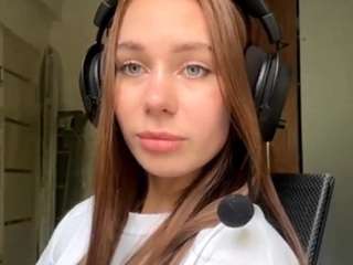 Live webcam model katelynfitzen on Soda Cams