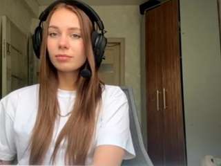 Live webcam model katelynfitzen on Soda Cams