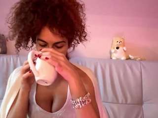 Live webcam model alainemcwells on Soda Cams