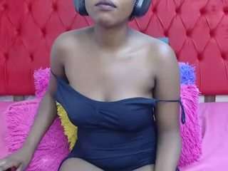 curvybootiliscious88 webcam