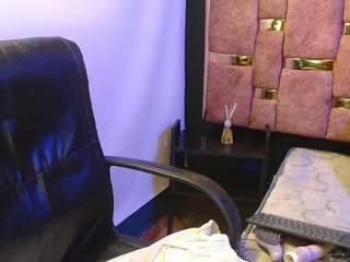 Live webcam model marianhills45 on Soda Cams