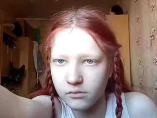 Live webcam model tiakedia on Soda Cams