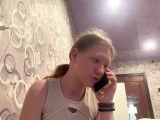 Molly live webcam show