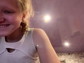 Molly live webcam show