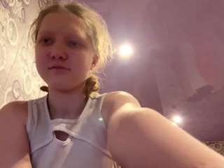 Molly live webcam show