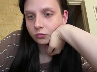 phoeberandzin's live room