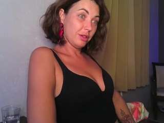 Live webcam model alice-honeyfaucett on Soda Cams