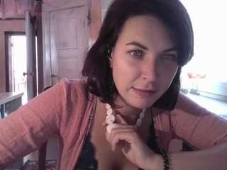 Acest model este live acum. alice-honeyfaucett