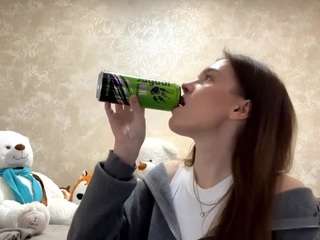 Live webcam model darlenaparrigan on Soda Cams