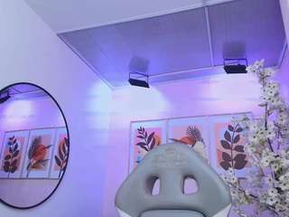 lilamonroee live webcam show