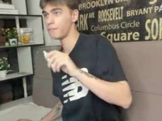 이 모델은 현재 라이브 중입니다. mistralcrush