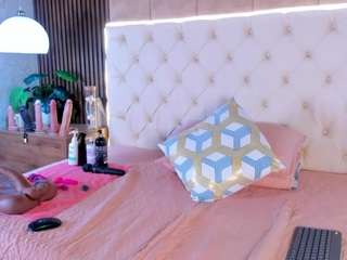 amelia-rossetti Live Webcam on CamSoda
