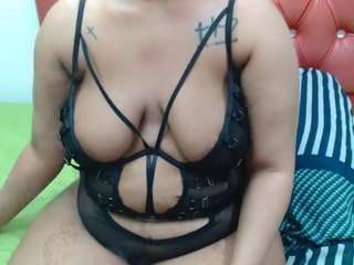 LolaTwerksXX live webcam show