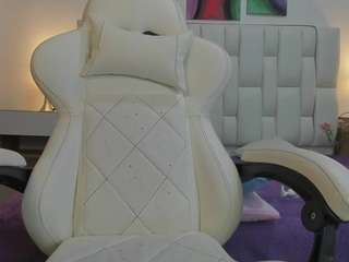 Live webcam model meganqueen2 on Soda Cams