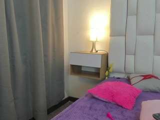 Live webcam model meganqueen2 on Soda Cams