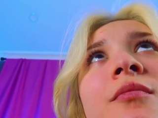 Model ini sedang live sekarang. barbarafinch