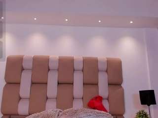 Live cam show with gaialewis