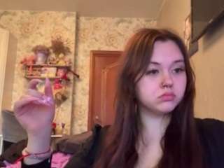 Live webcam model lilliehyers on Soda Cams