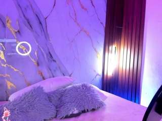 Live webcam model miacuttee on Soda Cams