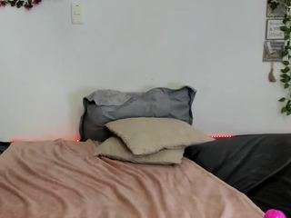 Live webcam model sofia-belle7 on Soda Cams