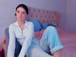 Live webcam model yasminbarkins on Soda Cams