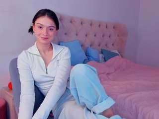 Live webcam model yasminbarkins on Soda Cams