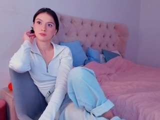 Live webcam model yasminbarkins on Soda Cams