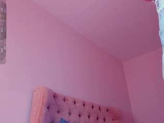 Live webcam model yasminbarkins on Soda Cams