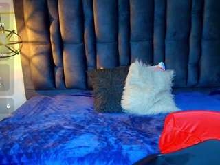 Abril-Fox live cam