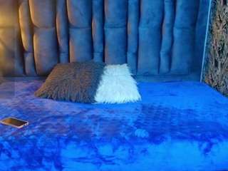 abril-fox