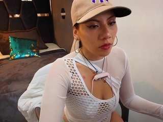 abril-fox live webcam show